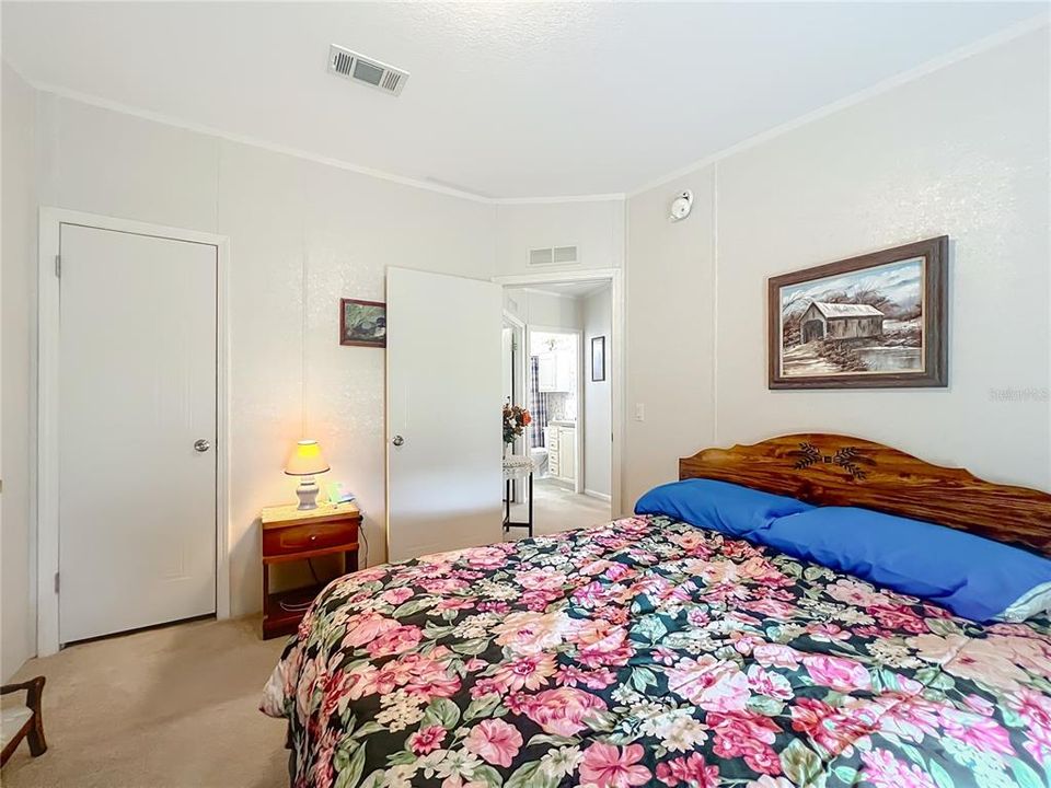 Под контрактом: $194,000 (3 спален, 2 ванн, 1468 Квадратных фут)