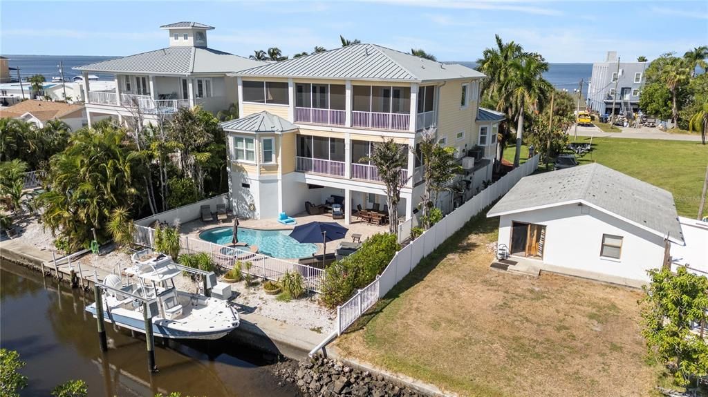 For Sale: $1,200,000 (4 beds, 4 baths, 3662 Square Feet)