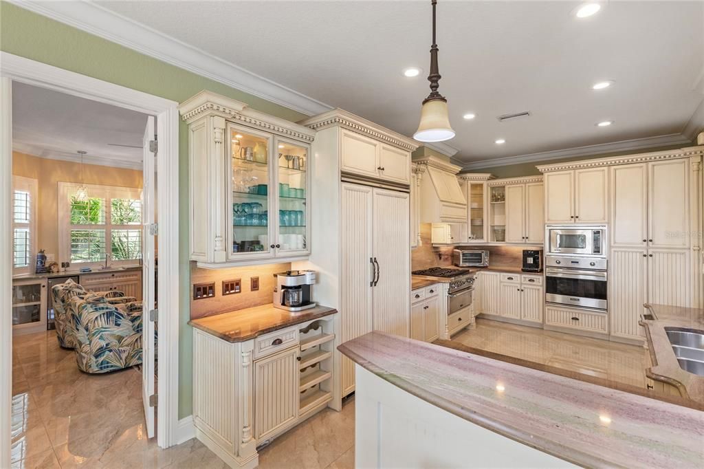 For Sale: $1,200,000 (4 beds, 4 baths, 3662 Square Feet)