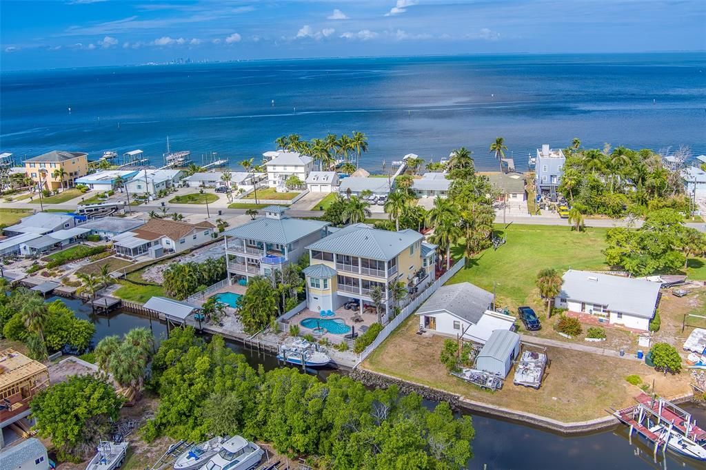 For Sale: $1,200,000 (4 beds, 4 baths, 3662 Square Feet)