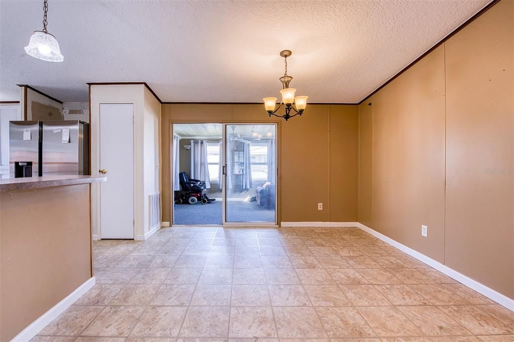 For Sale: $214,500 (2 beds, 2 baths, 1078 Square Feet)