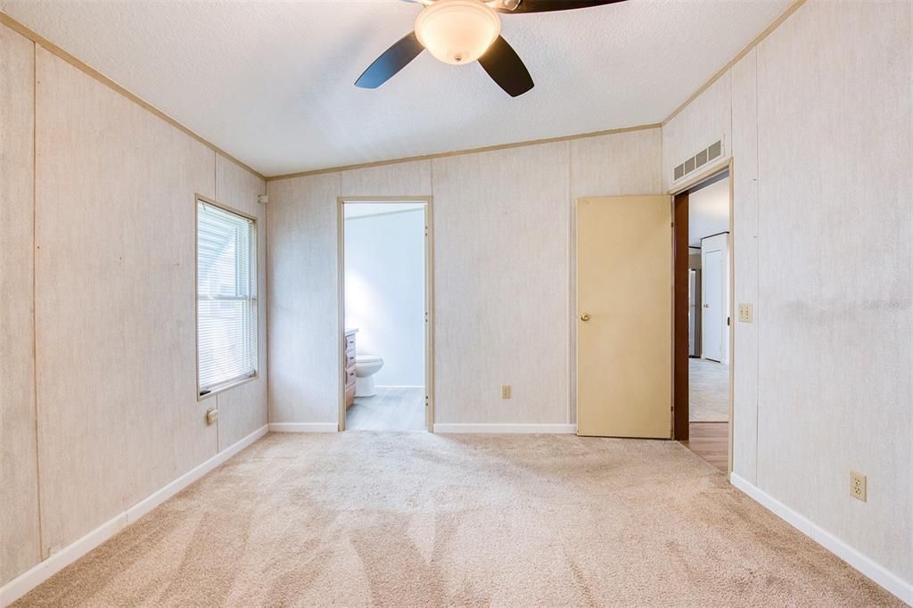 For Sale: $214,500 (2 beds, 2 baths, 1078 Square Feet)