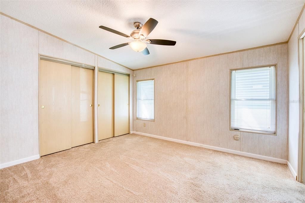 For Sale: $214,500 (2 beds, 2 baths, 1078 Square Feet)