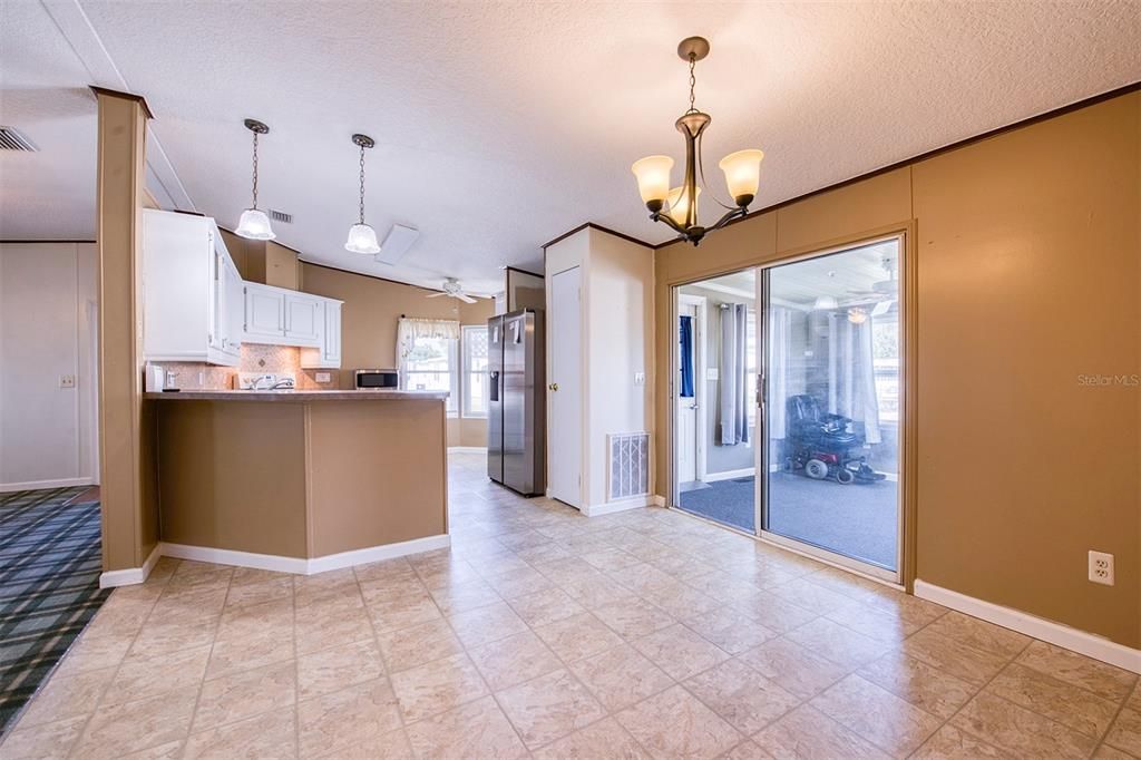 For Sale: $214,500 (2 beds, 2 baths, 1078 Square Feet)