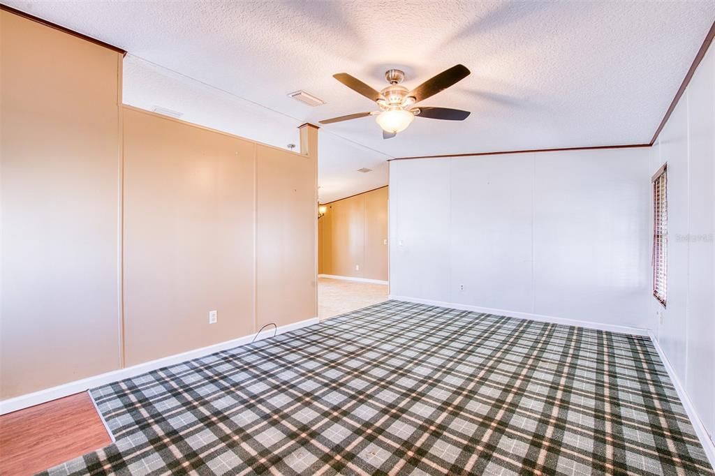 For Sale: $214,500 (2 beds, 2 baths, 1078 Square Feet)