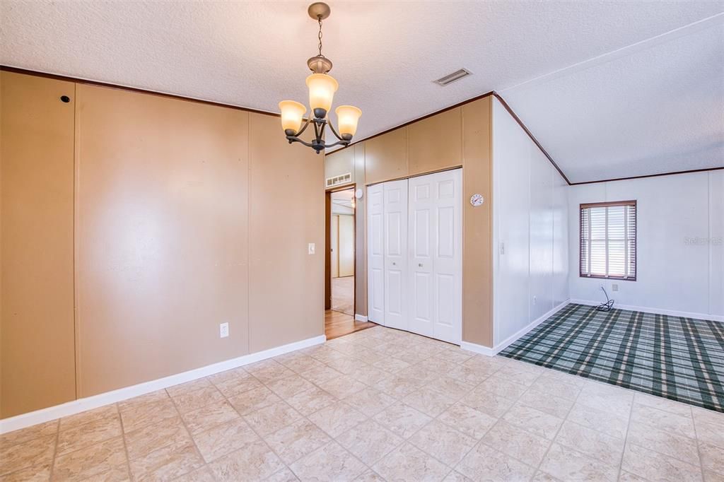 For Sale: $214,500 (2 beds, 2 baths, 1078 Square Feet)