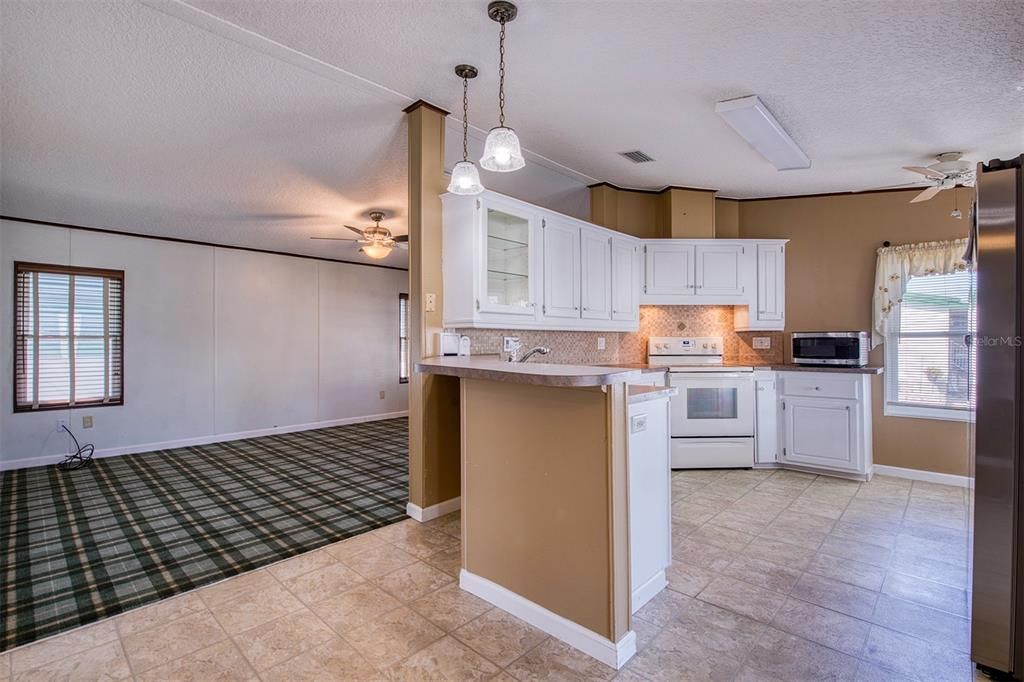 For Sale: $214,500 (2 beds, 2 baths, 1078 Square Feet)