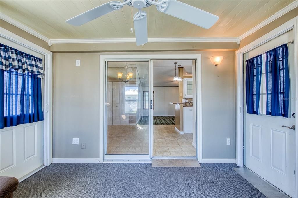 For Sale: $214,500 (2 beds, 2 baths, 1078 Square Feet)