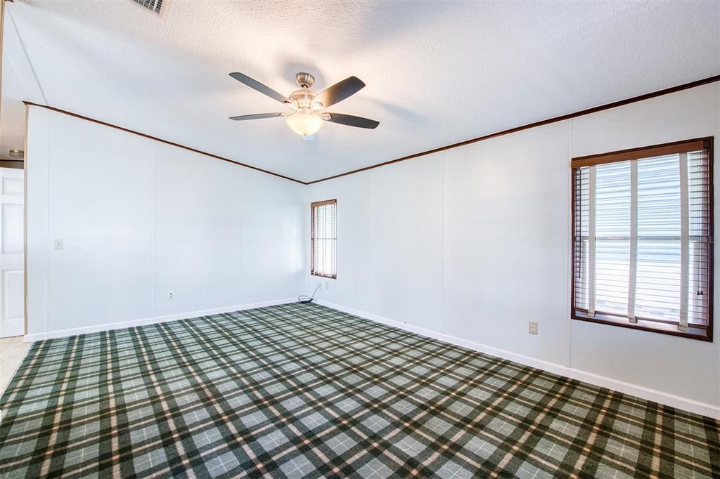 For Sale: $214,500 (2 beds, 2 baths, 1078 Square Feet)