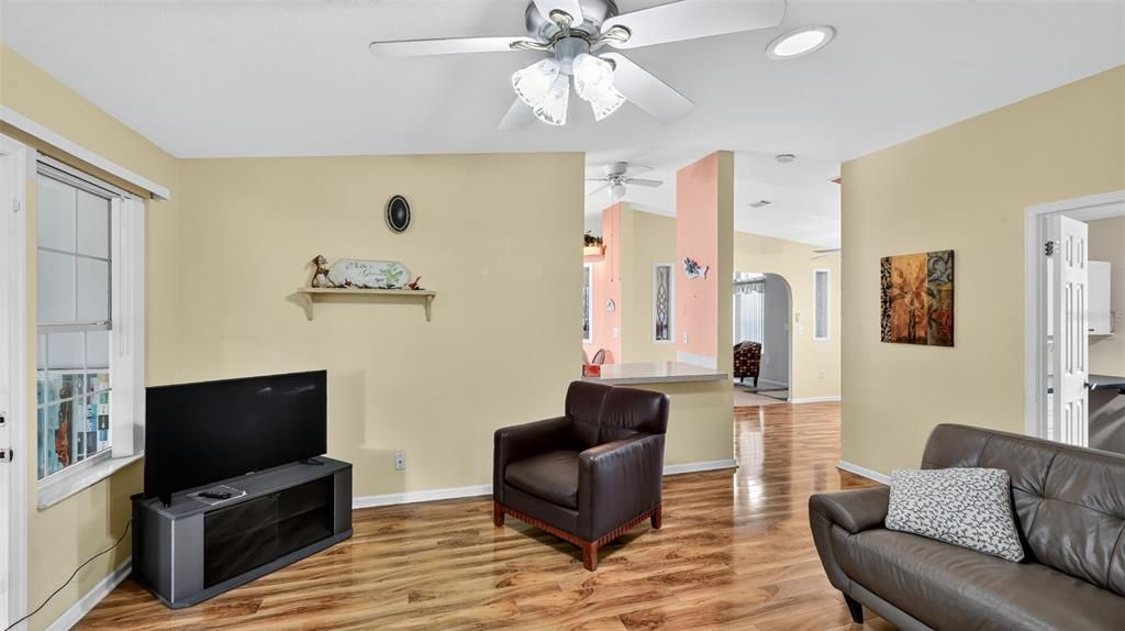 На продажу: $645,000 (3 спален, 2 ванн, 2188 Квадратных фут)