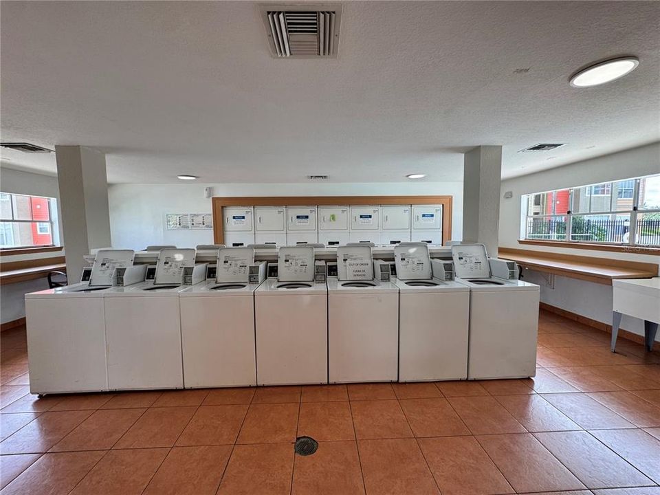 待售: $159,000 (1 贝兹, 1 浴室, 872 平方英尺)