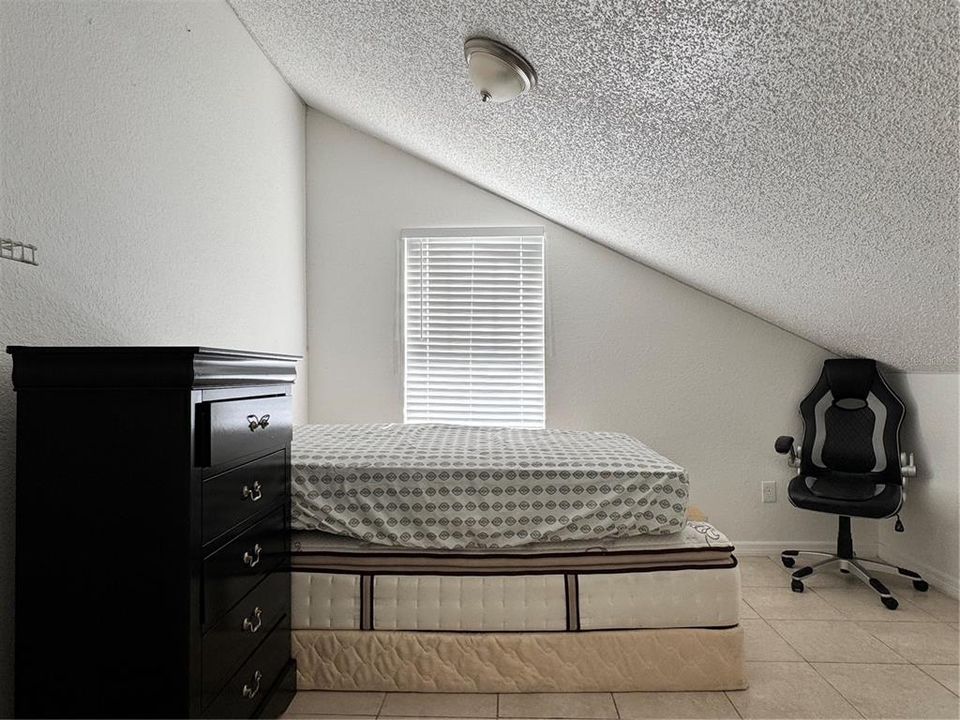 待售: $159,000 (1 贝兹, 1 浴室, 872 平方英尺)