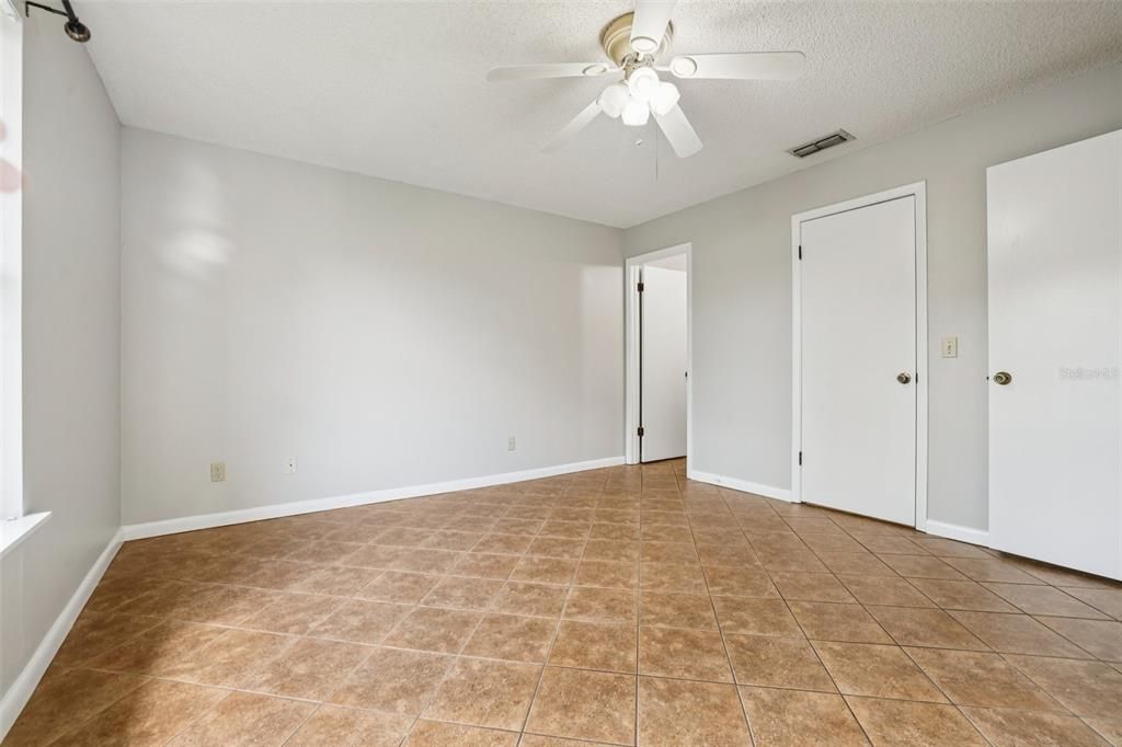 For Sale: $252,900 (2 beds, 2 baths, 1098 Square Feet)