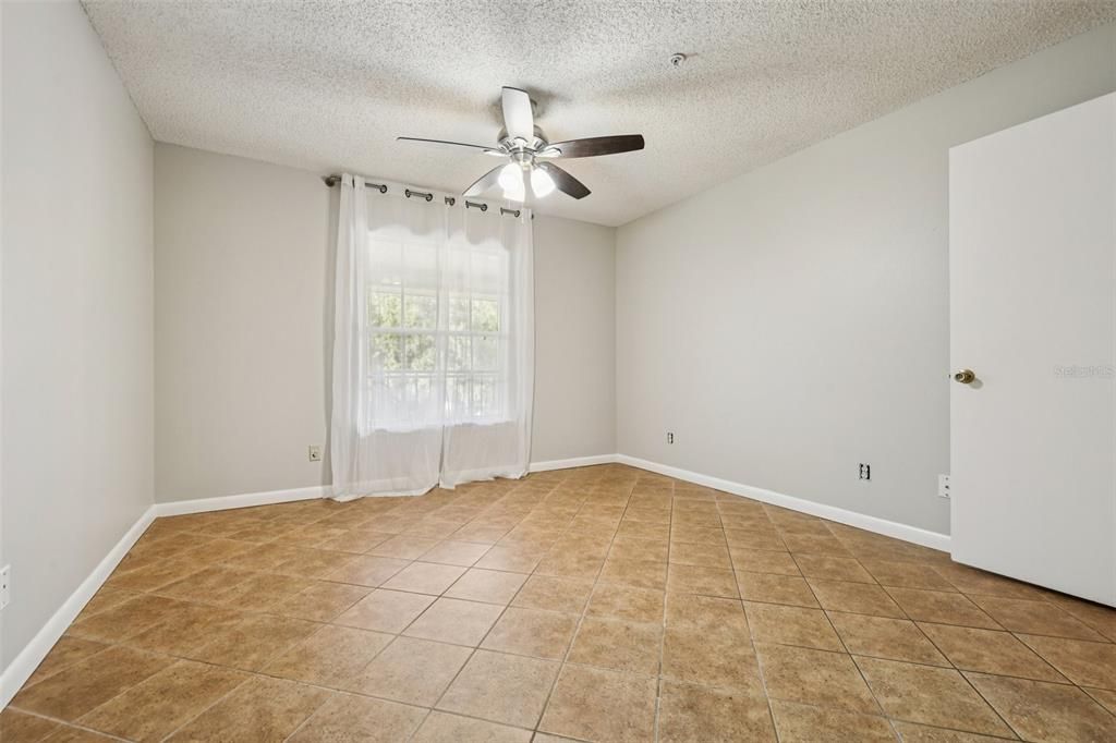 For Sale: $252,900 (2 beds, 2 baths, 1098 Square Feet)