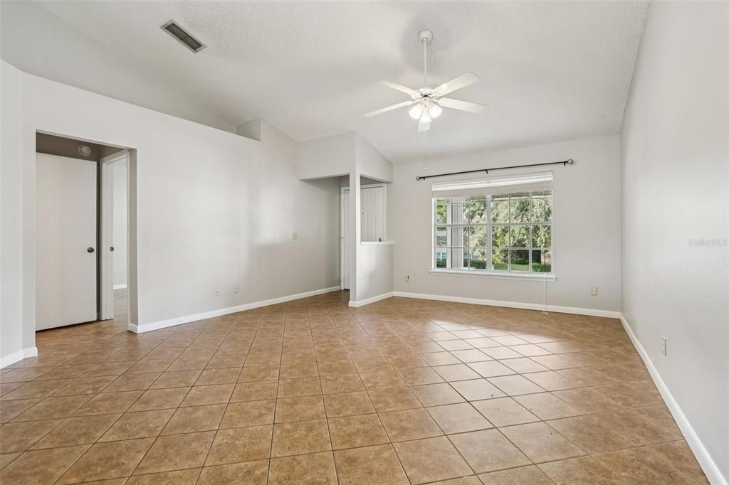 For Sale: $252,900 (2 beds, 2 baths, 1098 Square Feet)