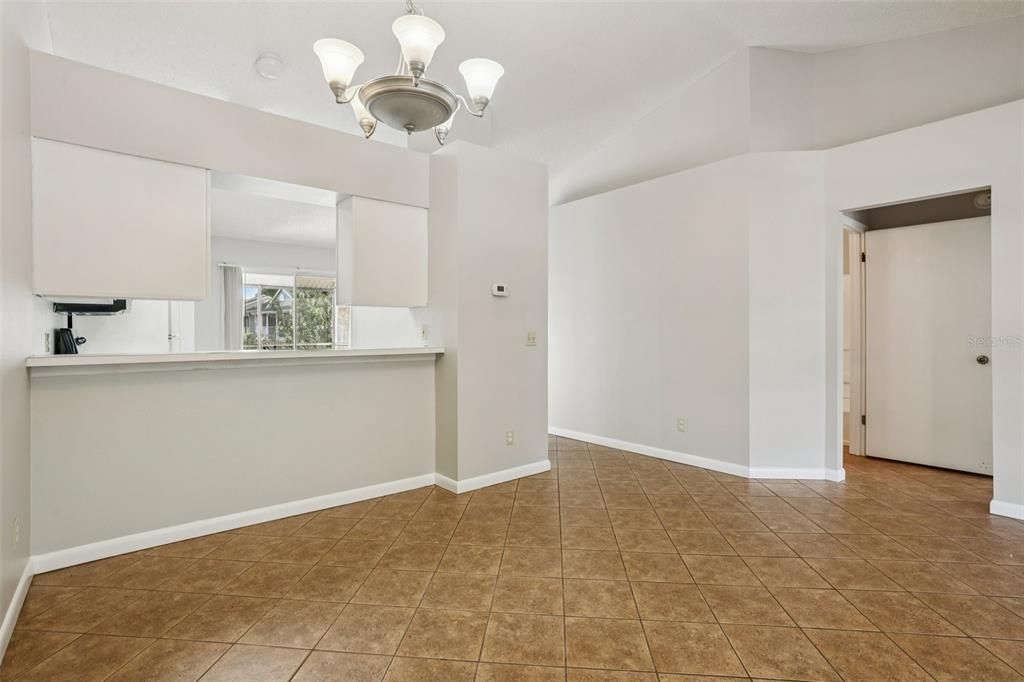 For Sale: $252,900 (2 beds, 2 baths, 1098 Square Feet)