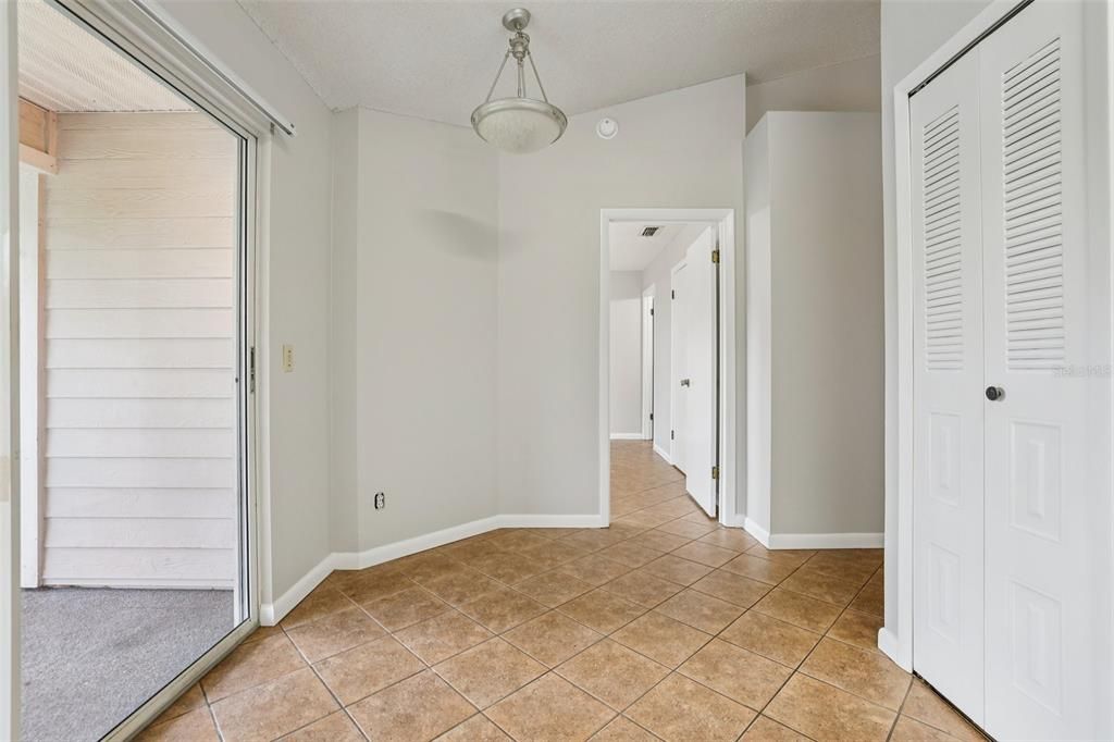 For Sale: $252,900 (2 beds, 2 baths, 1098 Square Feet)