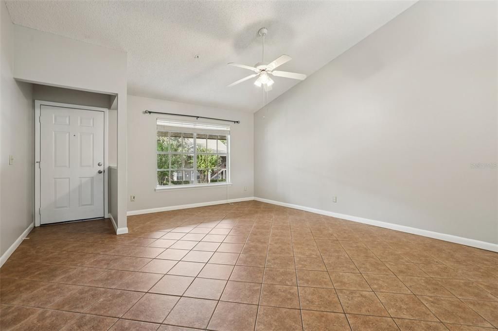 For Sale: $252,900 (2 beds, 2 baths, 1098 Square Feet)