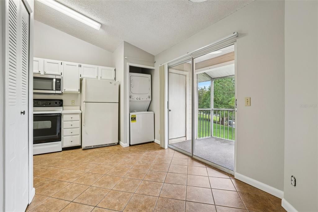 For Sale: $252,900 (2 beds, 2 baths, 1098 Square Feet)