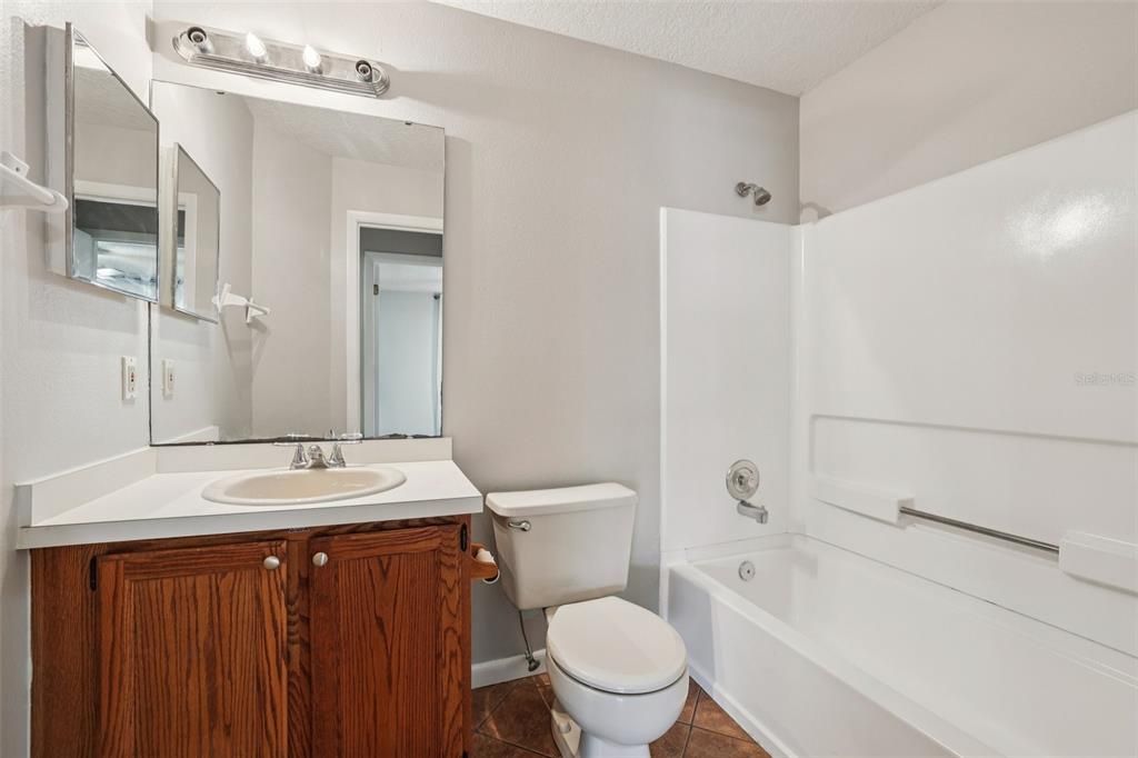 For Sale: $252,900 (2 beds, 2 baths, 1098 Square Feet)