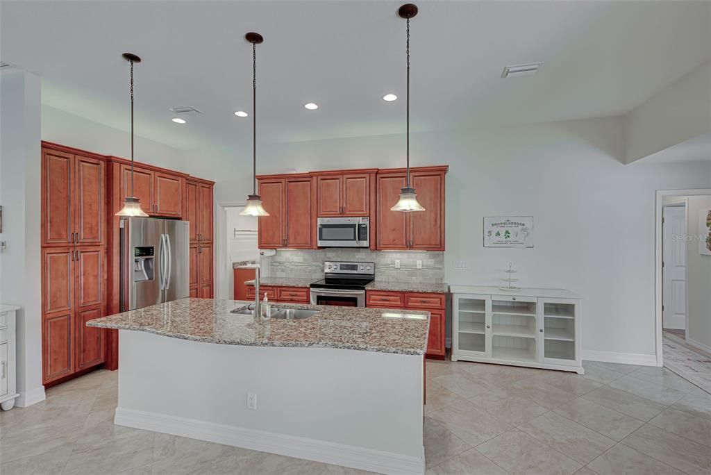 For Sale: $512,000 (3 beds, 2 baths, 1919 Square Feet)