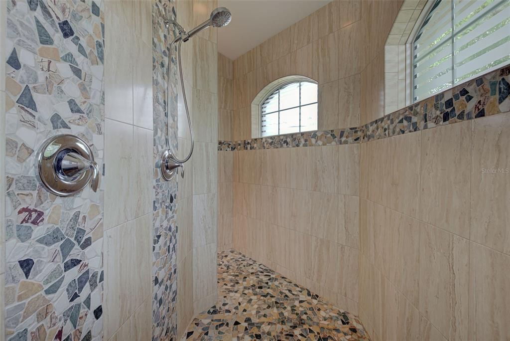 For Sale: $512,000 (3 beds, 2 baths, 1919 Square Feet)