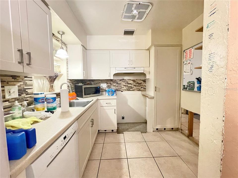 For Sale: $279,000 (4 beds, 2 baths, 1532 Square Feet)