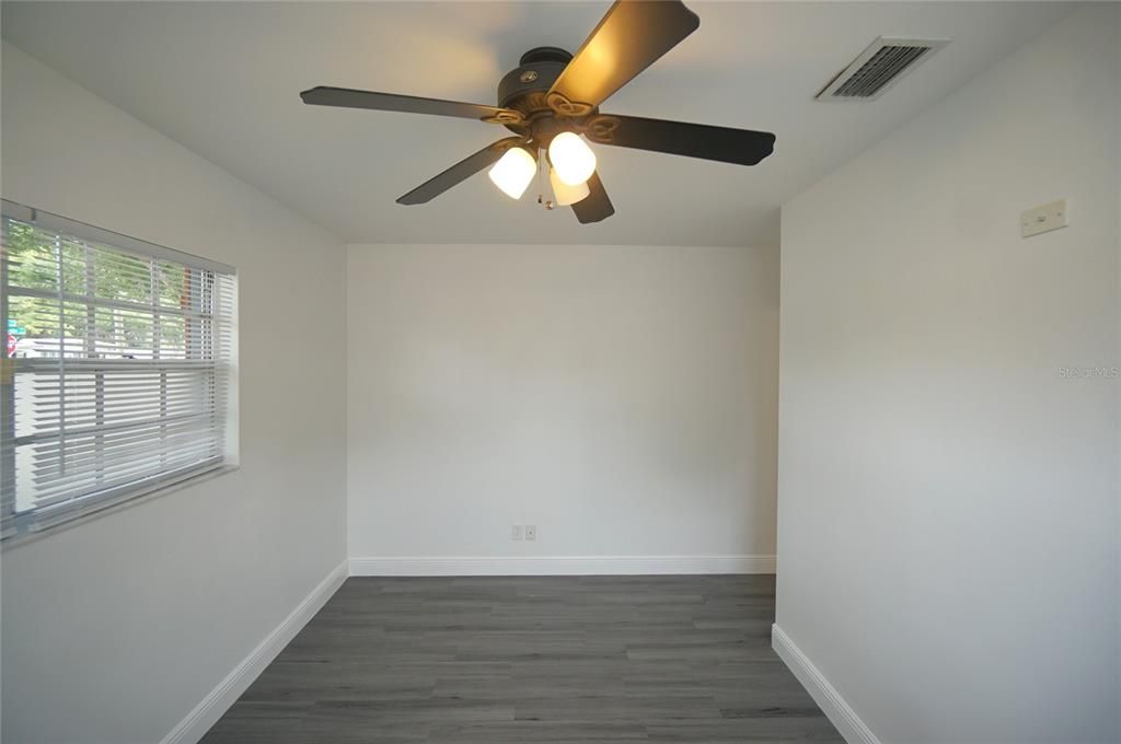 合同活跃: $2,600 (3 贝兹, 2 浴室, 1416 平方英尺)