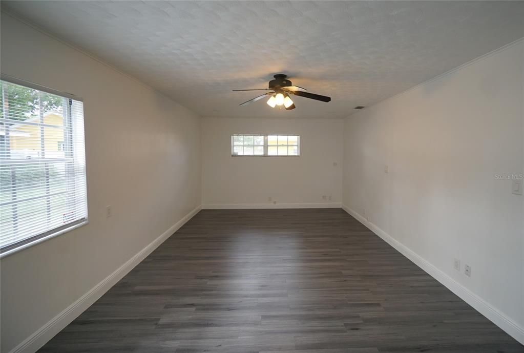 合同活跃: $2,600 (3 贝兹, 2 浴室, 1416 平方英尺)