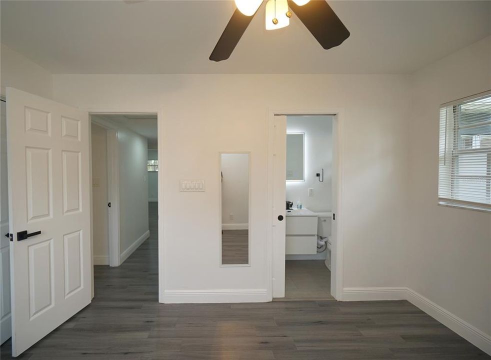 合同活跃: $2,600 (3 贝兹, 2 浴室, 1416 平方英尺)