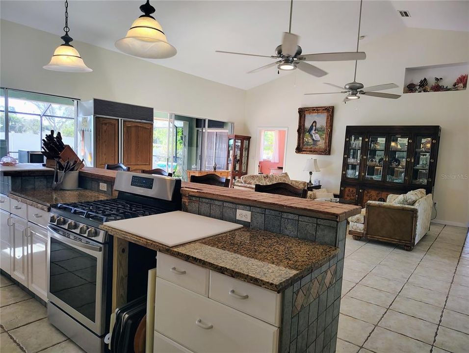 En Venta: $487,900 (4 camas, 2 baños, 2269 Pies cuadrados)