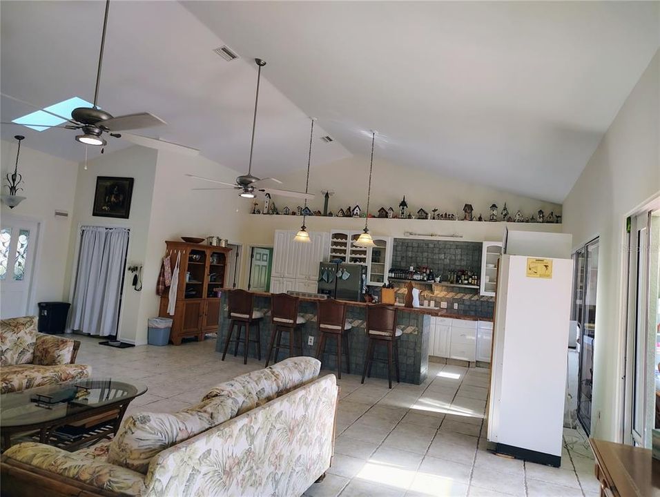 En Venta: $487,900 (4 camas, 2 baños, 2269 Pies cuadrados)