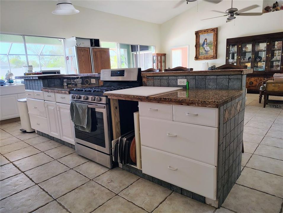 En Venta: $487,900 (4 camas, 2 baños, 2269 Pies cuadrados)