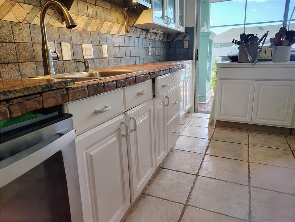 En Venta: $487,900 (4 camas, 2 baños, 2269 Pies cuadrados)