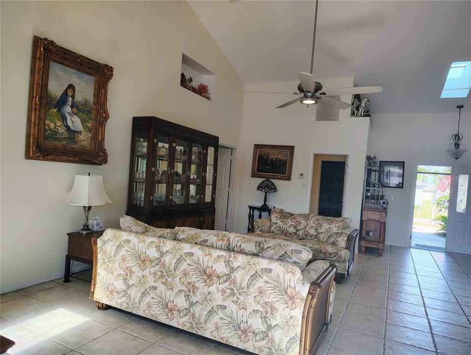 En Venta: $487,900 (4 camas, 2 baños, 2269 Pies cuadrados)