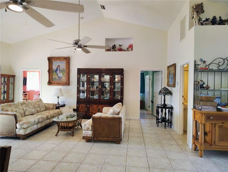 En Venta: $487,900 (4 camas, 2 baños, 2269 Pies cuadrados)