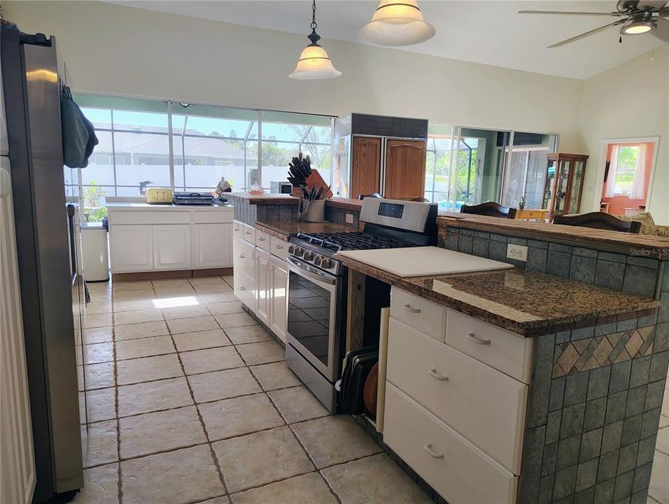 En Venta: $487,900 (4 camas, 2 baños, 2269 Pies cuadrados)