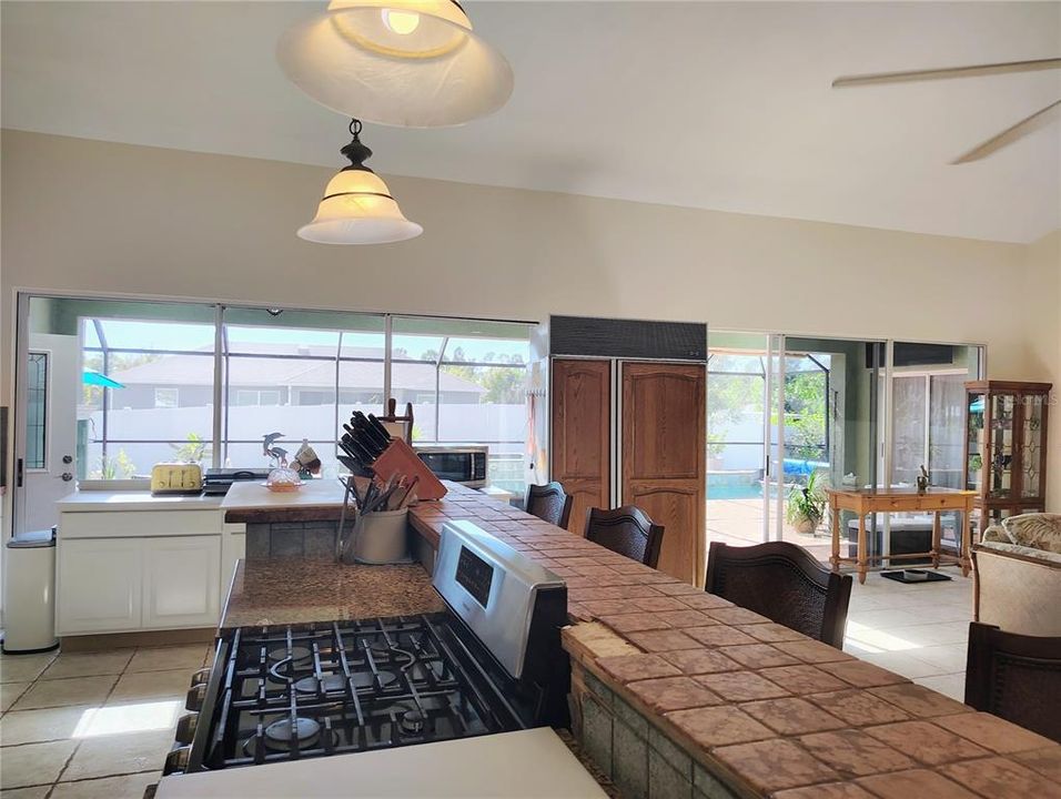 En Venta: $487,900 (4 camas, 2 baños, 2269 Pies cuadrados)