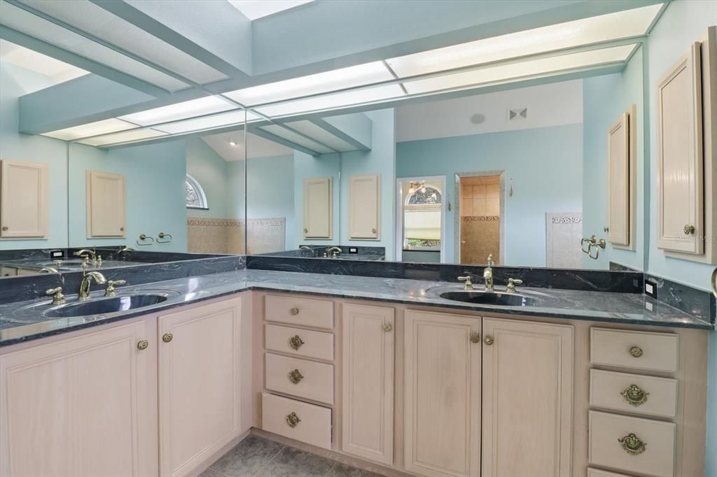 На продажу: $579,000 (4 спален, 3 ванн, 2527 Квадратных фут)