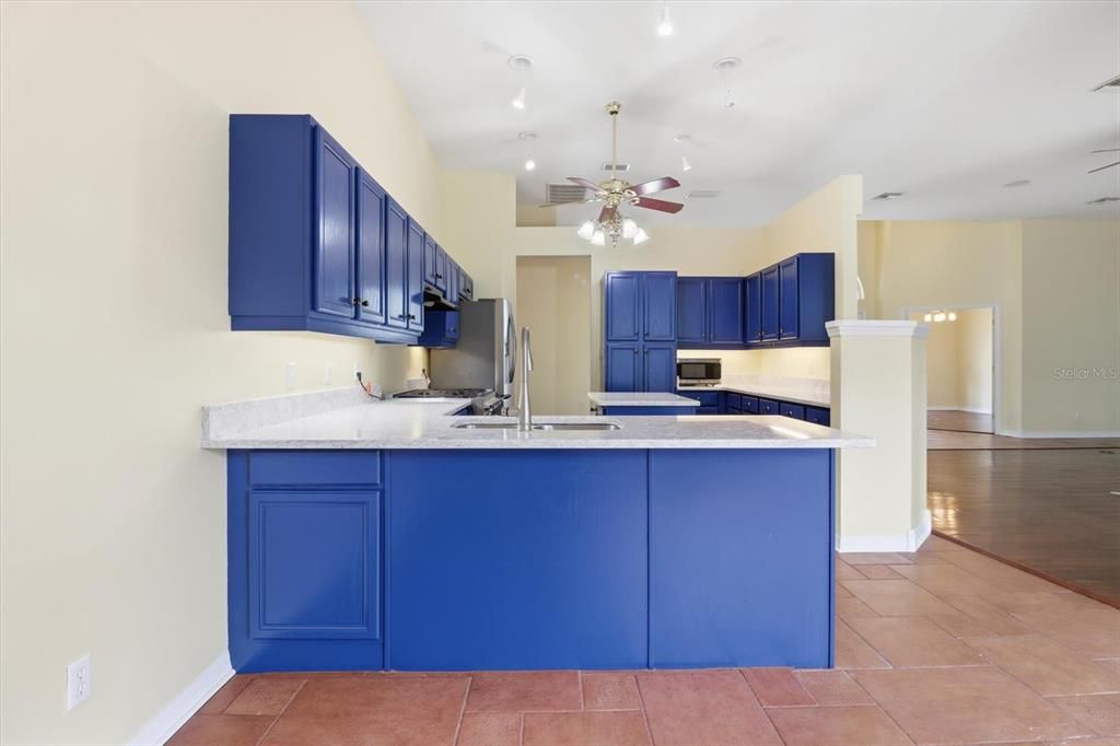 На продажу: $579,000 (4 спален, 3 ванн, 2527 Квадратных фут)