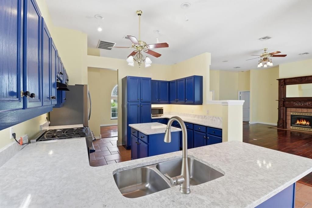 На продажу: $579,000 (4 спален, 3 ванн, 2527 Квадратных фут)