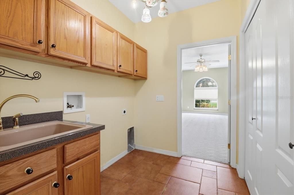 На продажу: $579,000 (4 спален, 3 ванн, 2527 Квадратных фут)