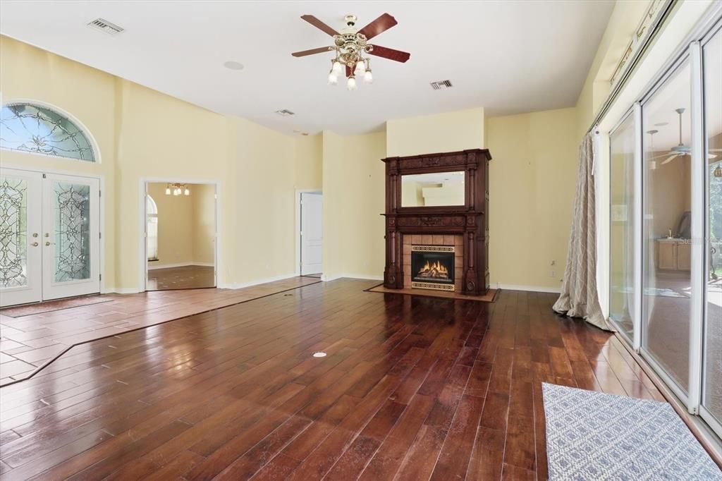 На продажу: $579,000 (4 спален, 3 ванн, 2527 Квадратных фут)