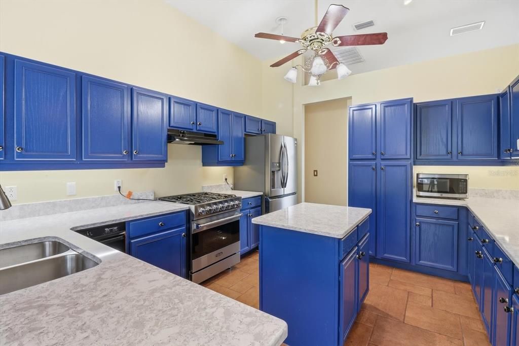 На продажу: $579,000 (4 спален, 3 ванн, 2527 Квадратных фут)