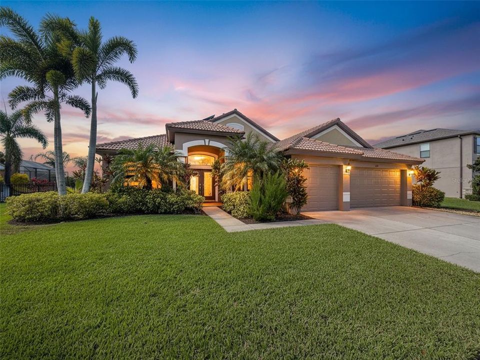 For Sale: $740,000 (4 beds, 3 baths, 2664 Square Feet)