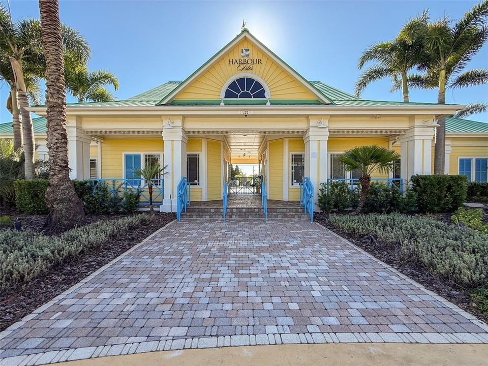 For Sale: $740,000 (4 beds, 3 baths, 2664 Square Feet)