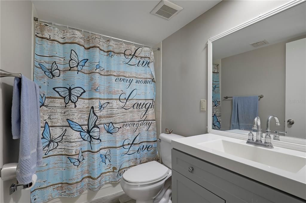 For Sale: $199,900 (3 beds, 3 baths, 1737 Square Feet)