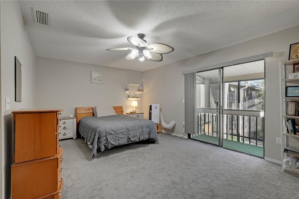 For Sale: $199,900 (3 beds, 3 baths, 1737 Square Feet)