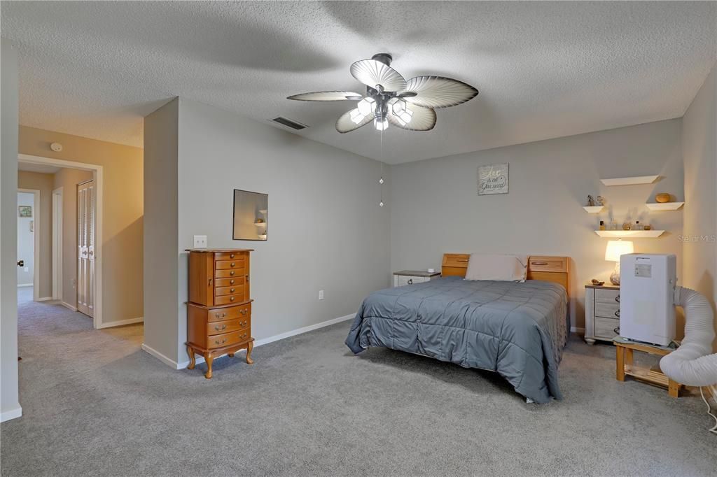 For Sale: $199,900 (3 beds, 3 baths, 1737 Square Feet)