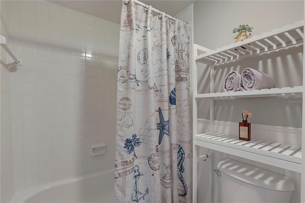 For Sale: $199,900 (3 beds, 3 baths, 1737 Square Feet)